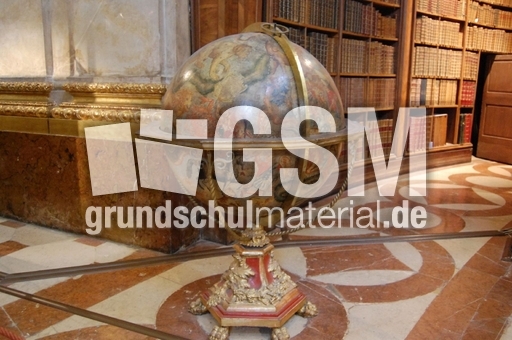 Nationalbibliothek_Prunksaal_22_Himmelsglobus_1693_1.JPG